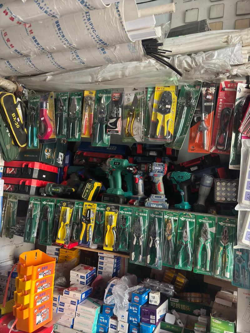 守店日常 在重復(fù)中堅守的五金機電實體店